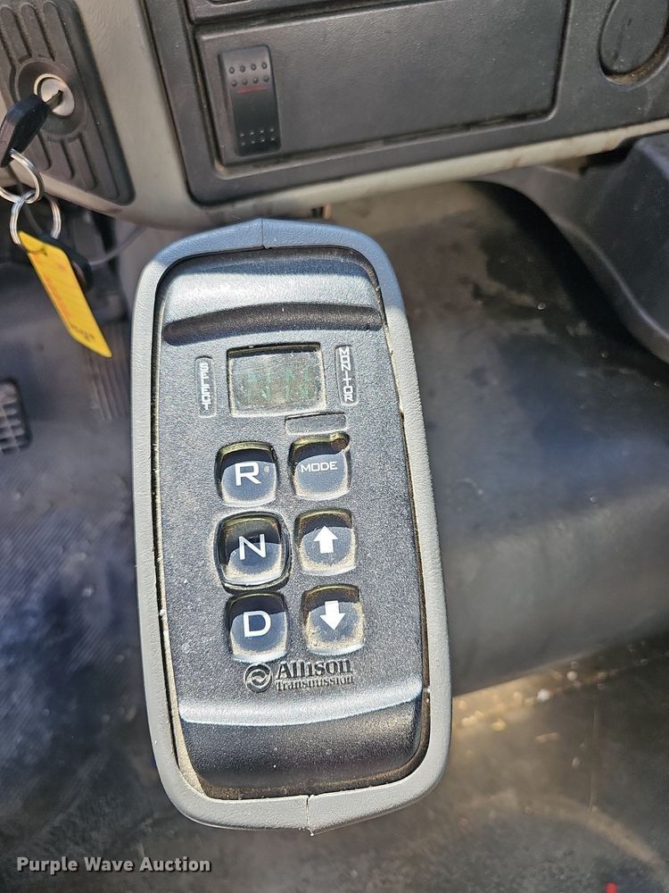 image for item DR5760 2009 International WorkStar 7600  vacuum truck