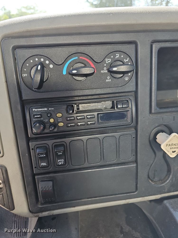 image for item DR5760 2009 International WorkStar 7600  vacuum truck