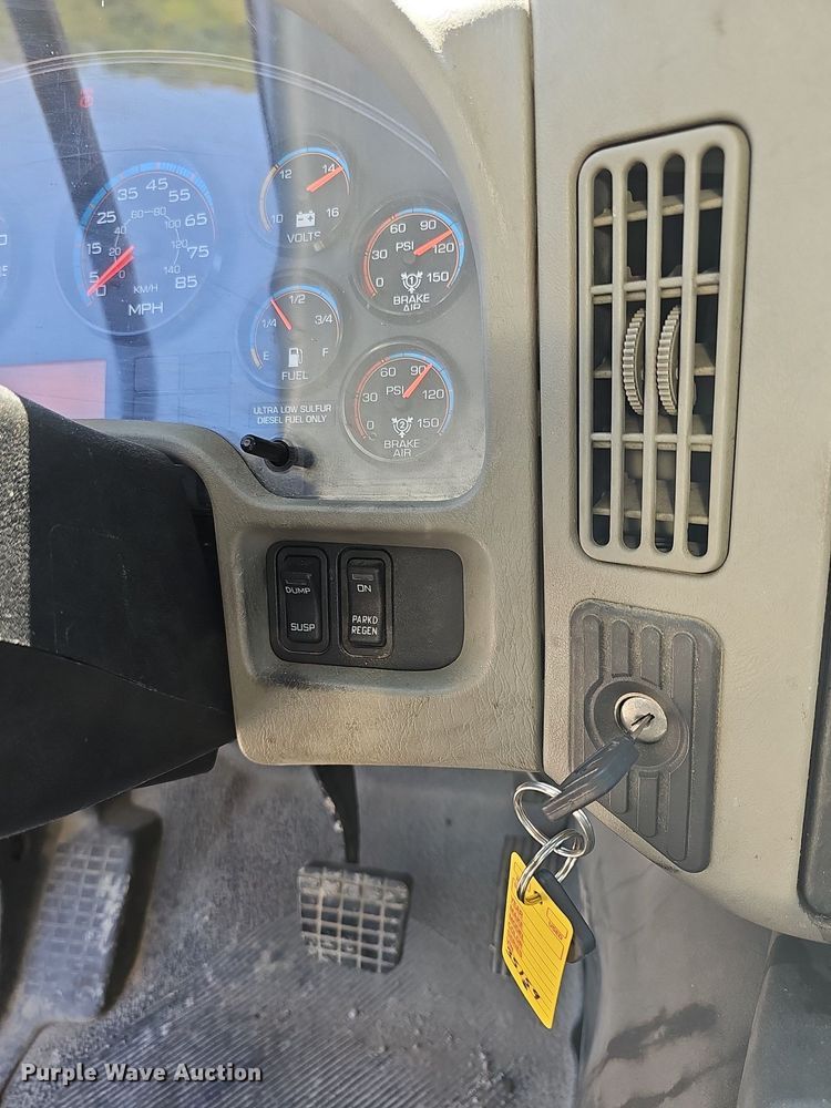 image for item DR5760 2009 International WorkStar 7600  vacuum truck