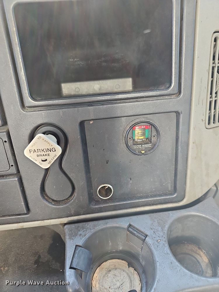 image for item DR5760 2009 International WorkStar 7600  vacuum truck