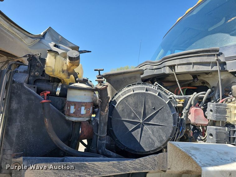 image for item DR5760 2009 International WorkStar 7600  vacuum truck