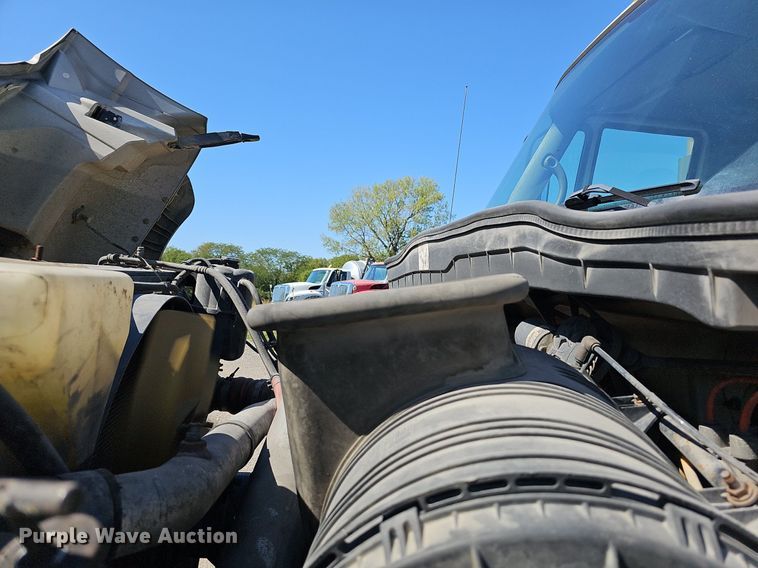 image for item DR5760 2009 International WorkStar 7600  vacuum truck