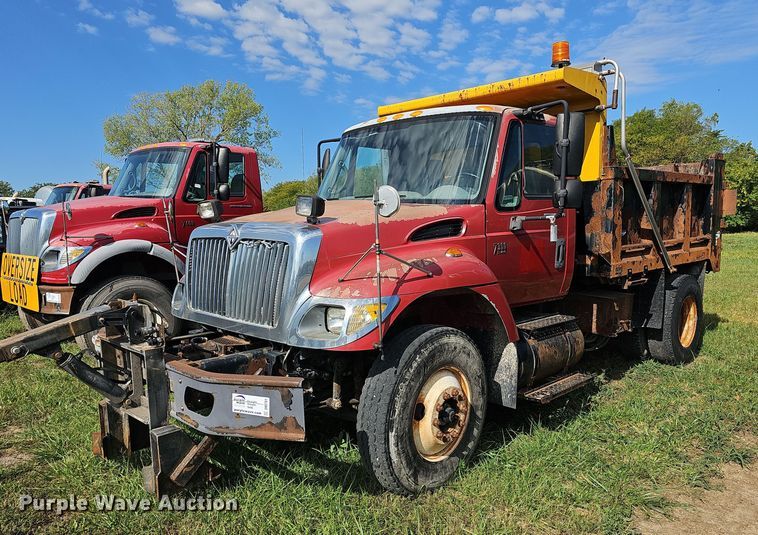 image for item DR5761 2005 International 7300  dump truck