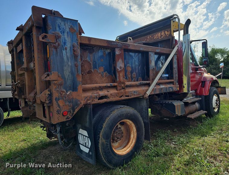 image for item DR5761 2005 International 7300  dump truck