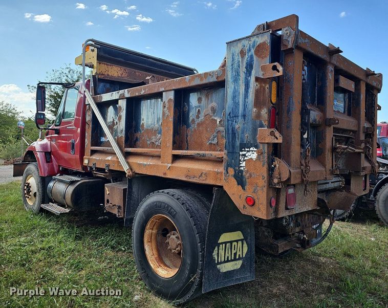 image for item DR5761 2005 International 7300  dump truck