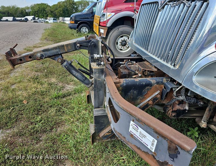 image for item DR5761 2005 International 7300  dump truck