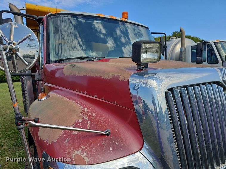 image for item DR5761 2005 International 7300  dump truck