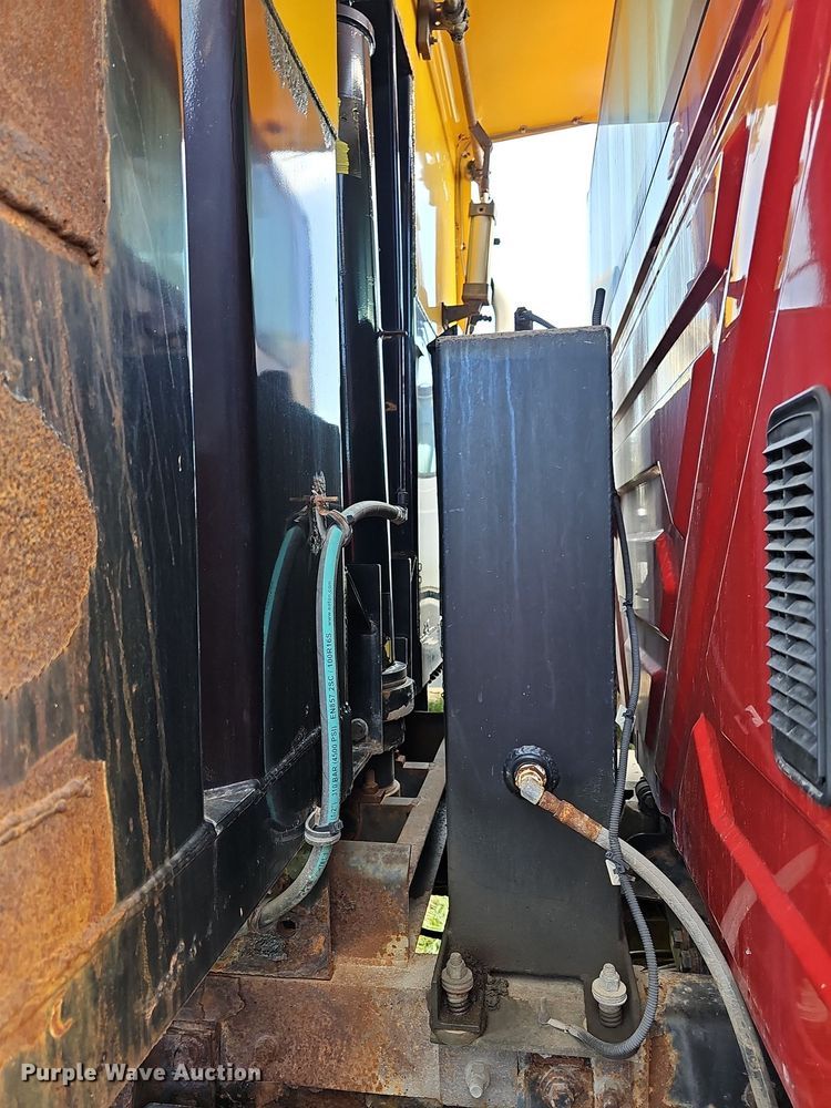 image for item DR5761 2005 International 7300  dump truck