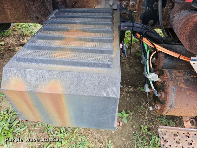 image for item DR5761 2005 International 7300  dump truck