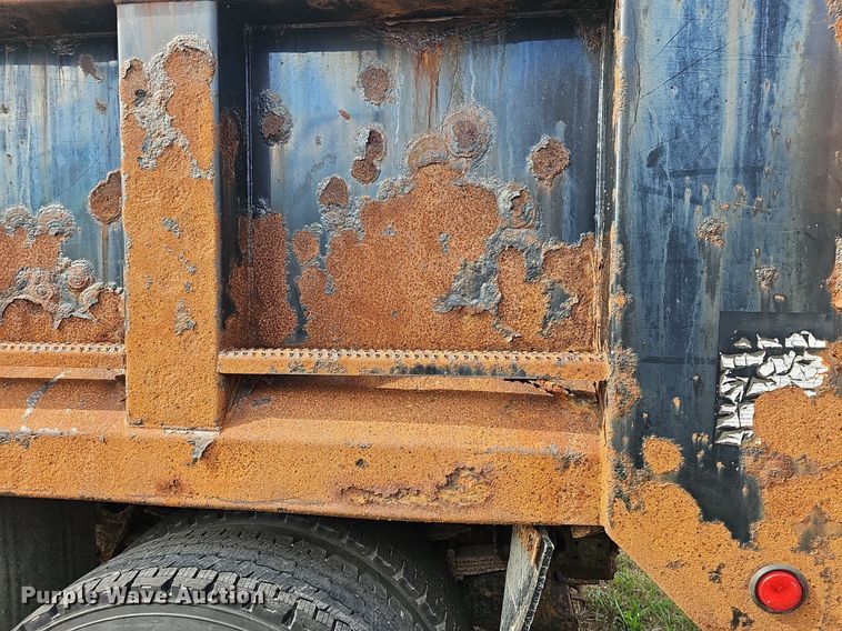 image for item DR5761 2005 International 7300  dump truck