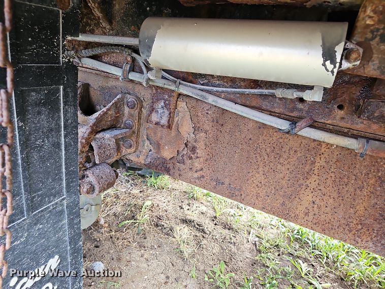 image for item DR5761 2005 International 7300  dump truck