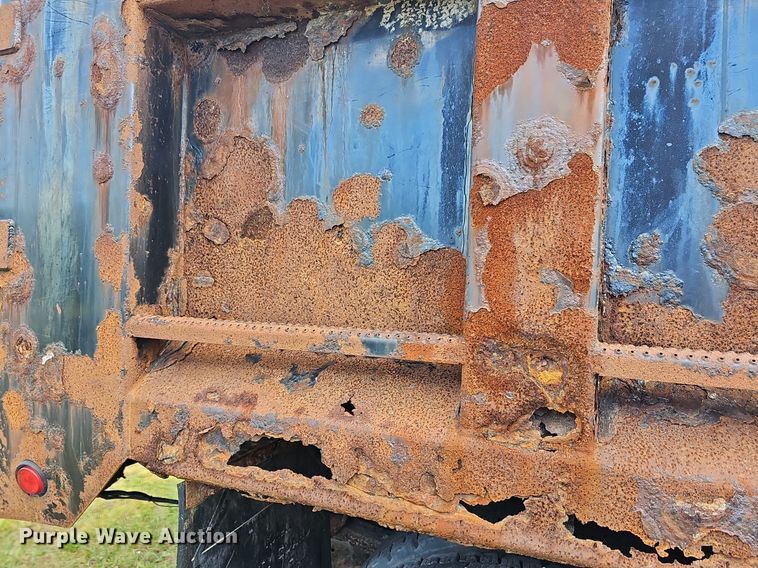 image for item DR5761 2005 International 7300  dump truck