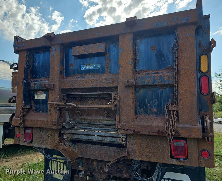 image for item DR5761 2005 International 7300  dump truck