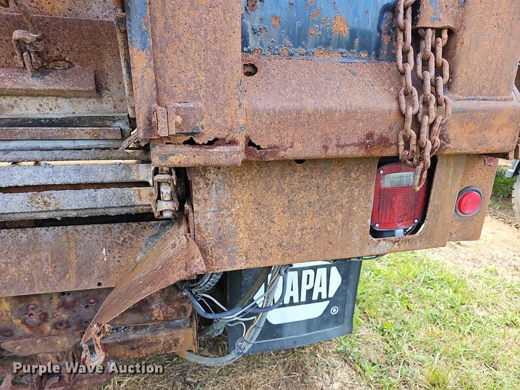 image for item DR5761 2005 International 7300  dump truck