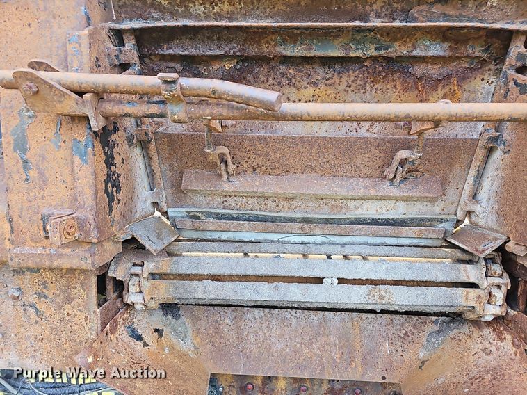 image for item DR5761 2005 International 7300  dump truck