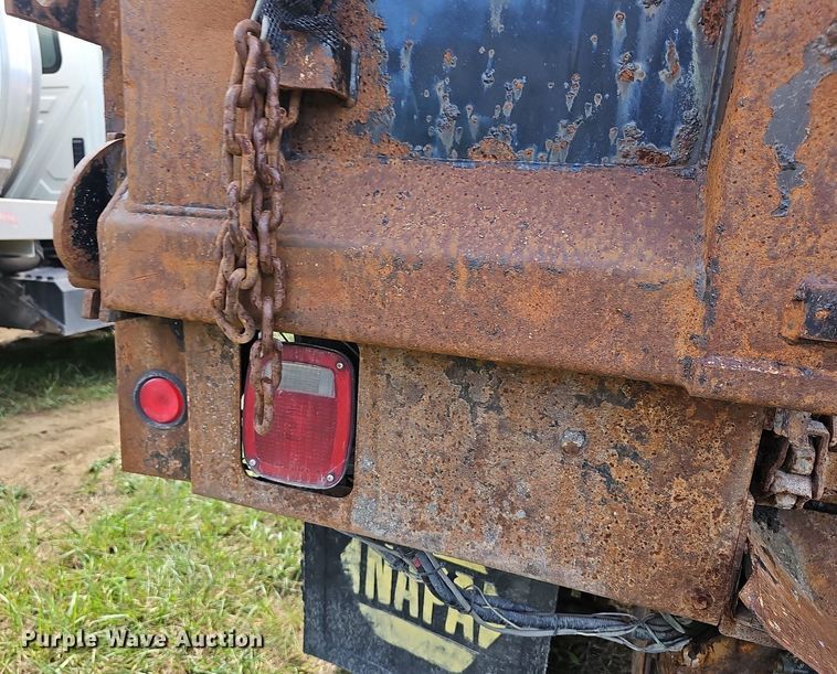 image for item DR5761 2005 International 7300  dump truck