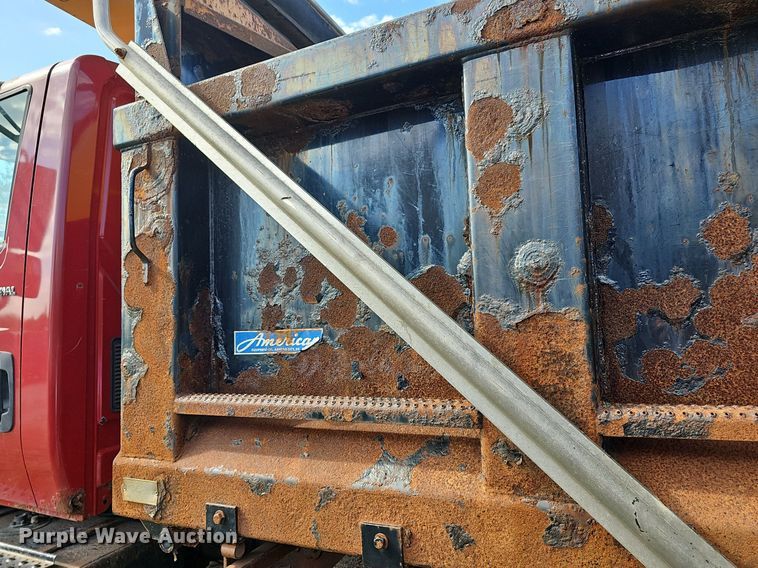 image for item DR5761 2005 International 7300  dump truck