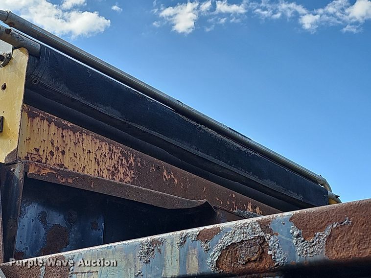 image for item DR5761 2005 International 7300  dump truck