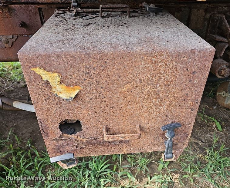 image for item DR5761 2005 International 7300  dump truck