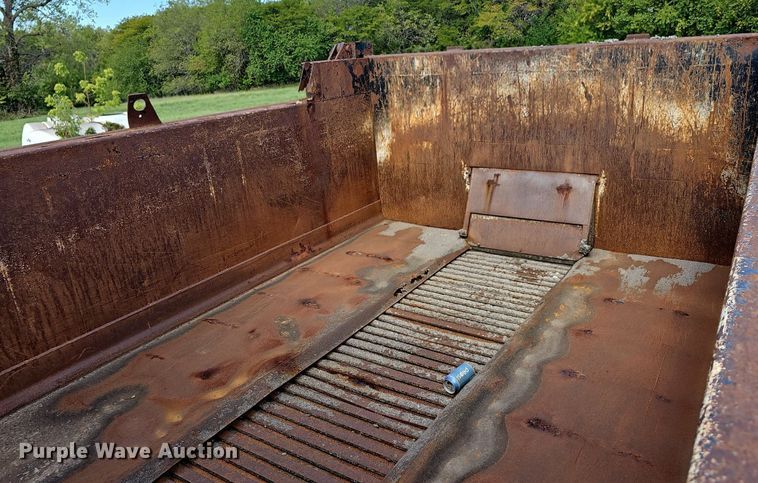 image for item DR5761 2005 International 7300  dump truck