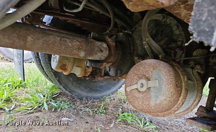 image for item DR5761 2005 International 7300  dump truck