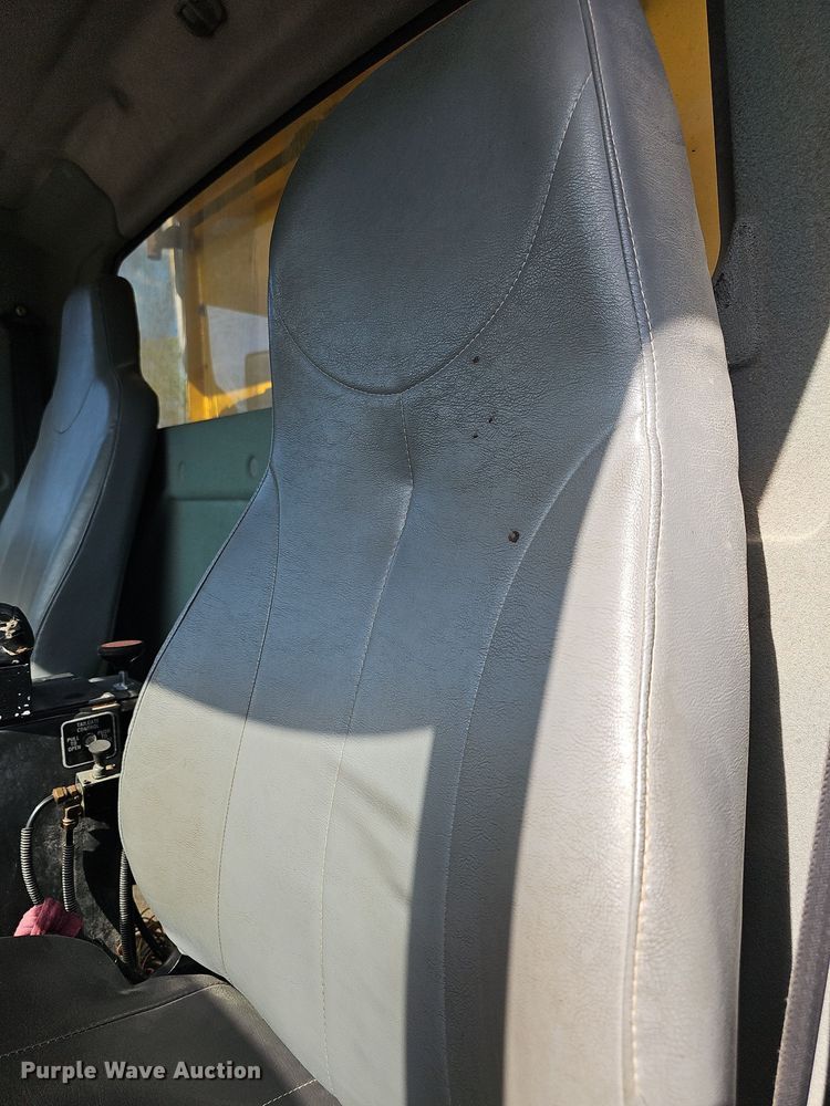 image for item DR5761 2005 International 7300  dump truck