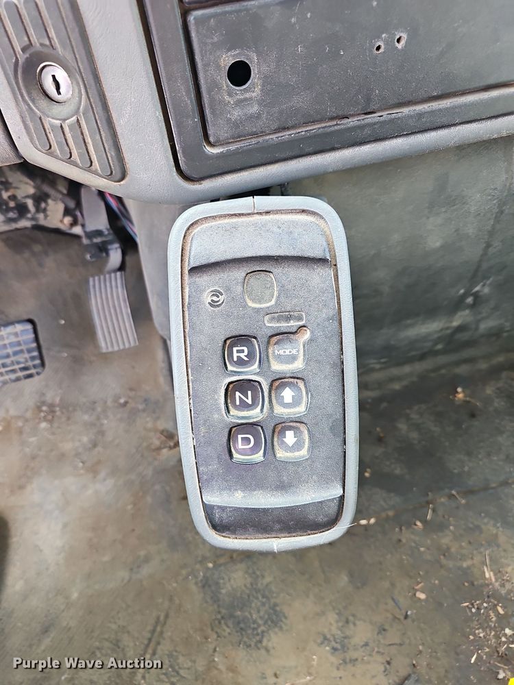 image for item DR5761 2005 International 7300  dump truck