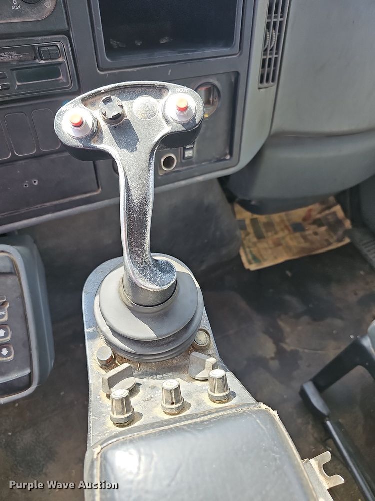 image for item DR5761 2005 International 7300  dump truck