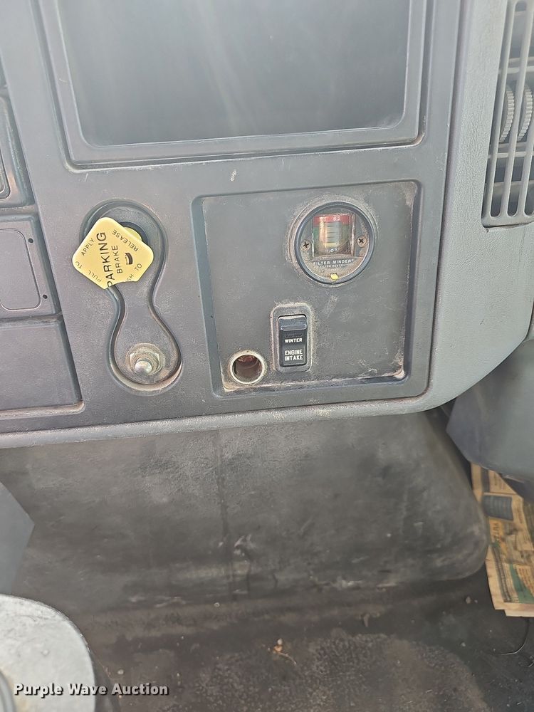 image for item DR5761 2005 International 7300  dump truck