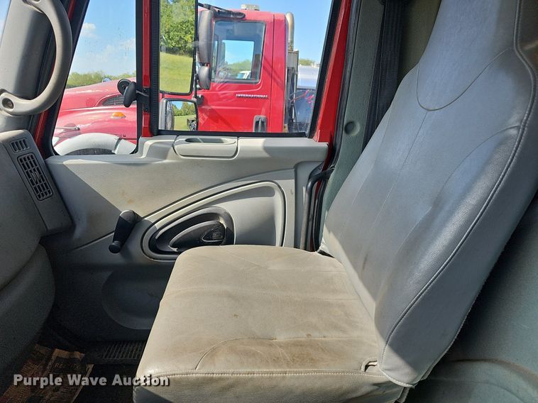 image for item DR5761 2005 International 7300  dump truck