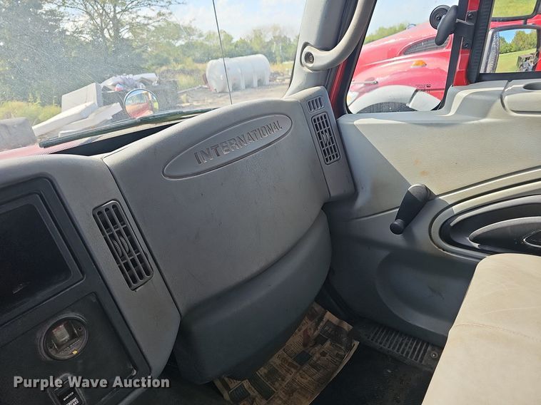 image for item DR5761 2005 International 7300  dump truck