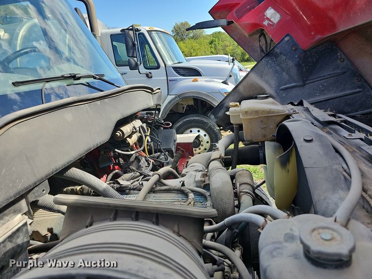 image for item DR5761 2005 International 7300  dump truck
