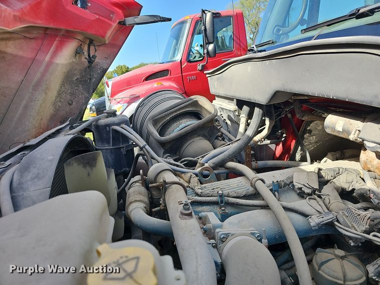 image for item DR5761 2005 International 7300  dump truck