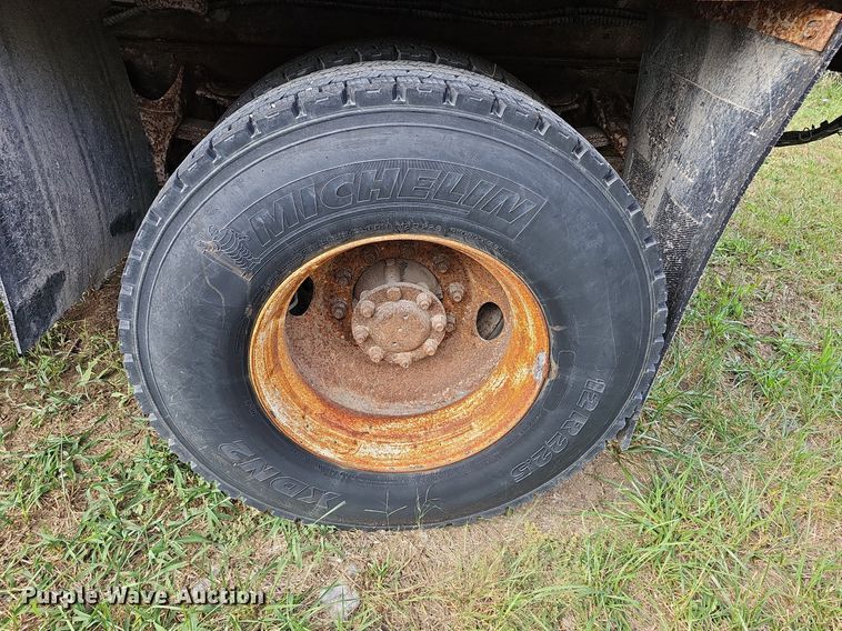 image for item DR5761 2005 International 7300  dump truck