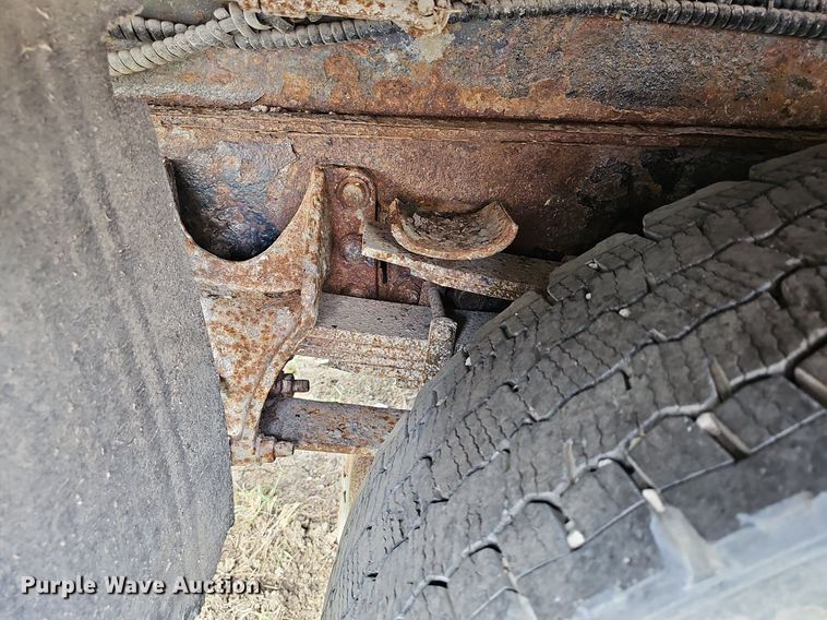 image for item DR5761 2005 International 7300  dump truck