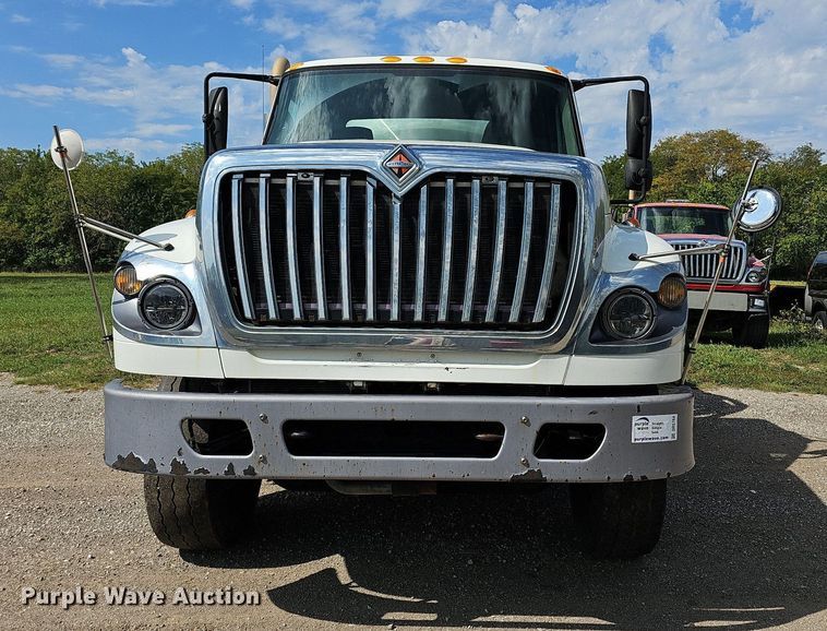 image for item DR5764 2014 International Work Star 7600  vacuum truck