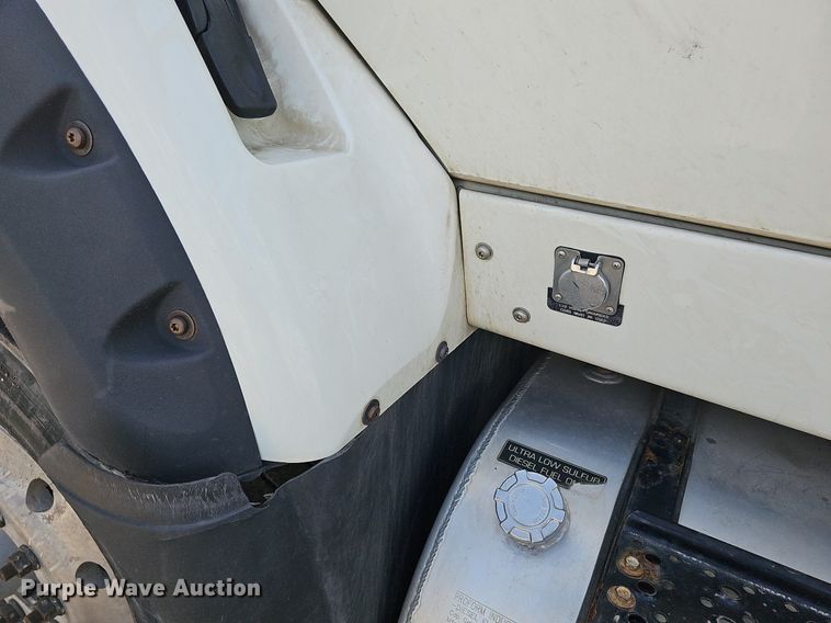 image for item DR5764 2014 International Work Star 7600  vacuum truck