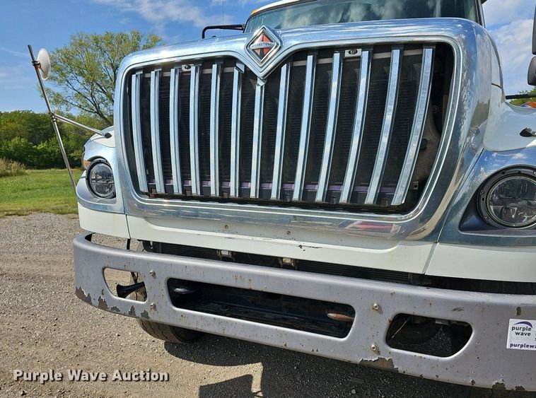 image for item DR5764 2014 International Work Star 7600  vacuum truck