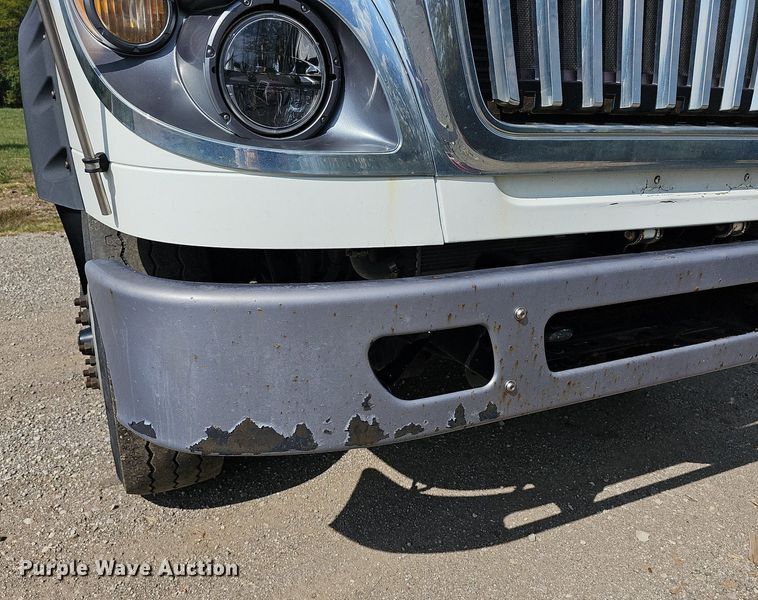 image for item DR5764 2014 International Work Star 7600  vacuum truck