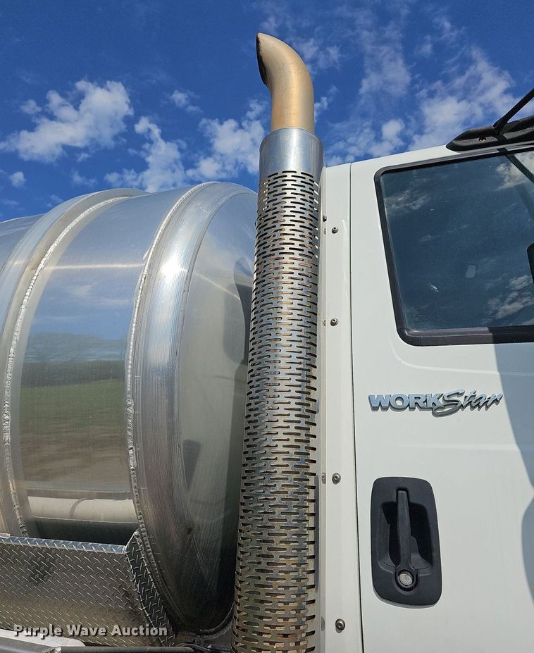 image for item DR5764 2014 International Work Star 7600  vacuum truck