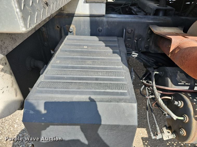 image for item DR5764 2014 International Work Star 7600  vacuum truck