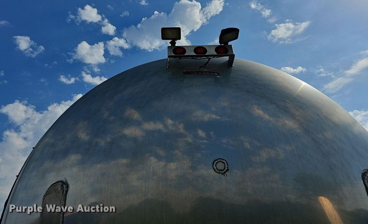 image for item DR5764 2014 International Work Star 7600  vacuum truck