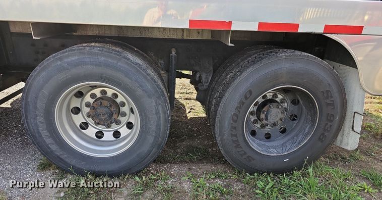 image for item DR5764 2014 International Work Star 7600  vacuum truck