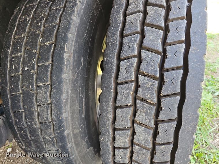 image for item DR5764 2014 International Work Star 7600  vacuum truck