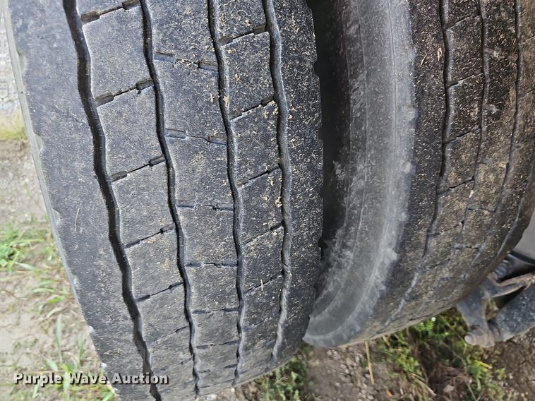 image for item DR5764 2014 International Work Star 7600  vacuum truck