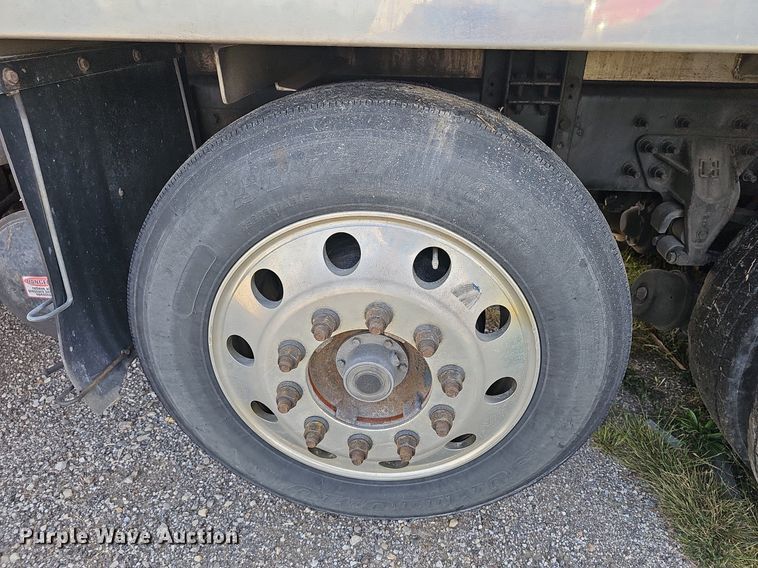 image for item DR5764 2014 International Work Star 7600  vacuum truck