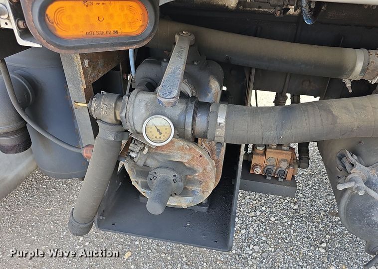 image for item DR5764 2014 International Work Star 7600  vacuum truck