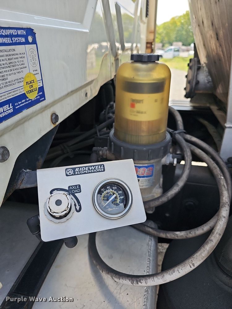 image for item DR5764 2014 International Work Star 7600  vacuum truck