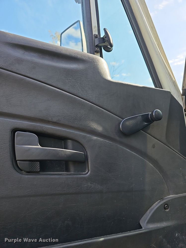 image for item DR5764 2014 International Work Star 7600  vacuum truck