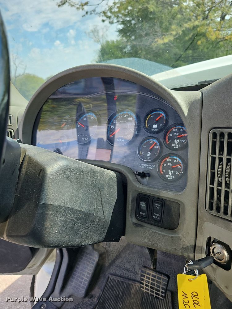 image for item DR5764 2014 International Work Star 7600  vacuum truck